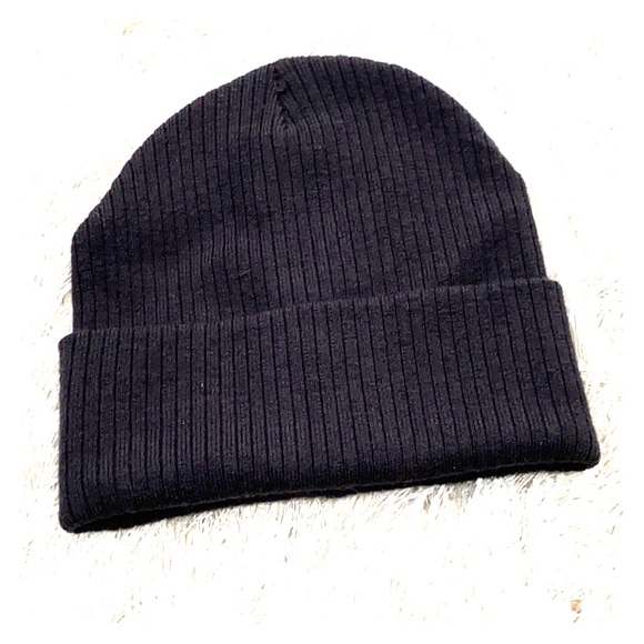 black skater beanie